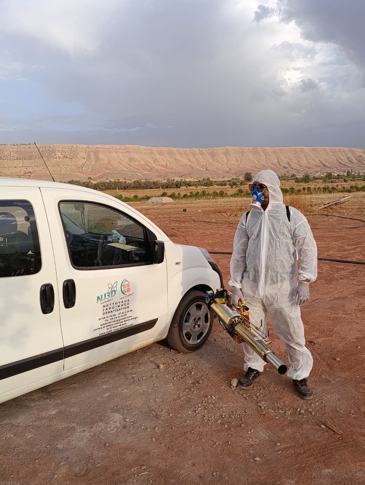 Technicien N.J.3D équipé pour une intervention d’hygiène 3D à Marrakech